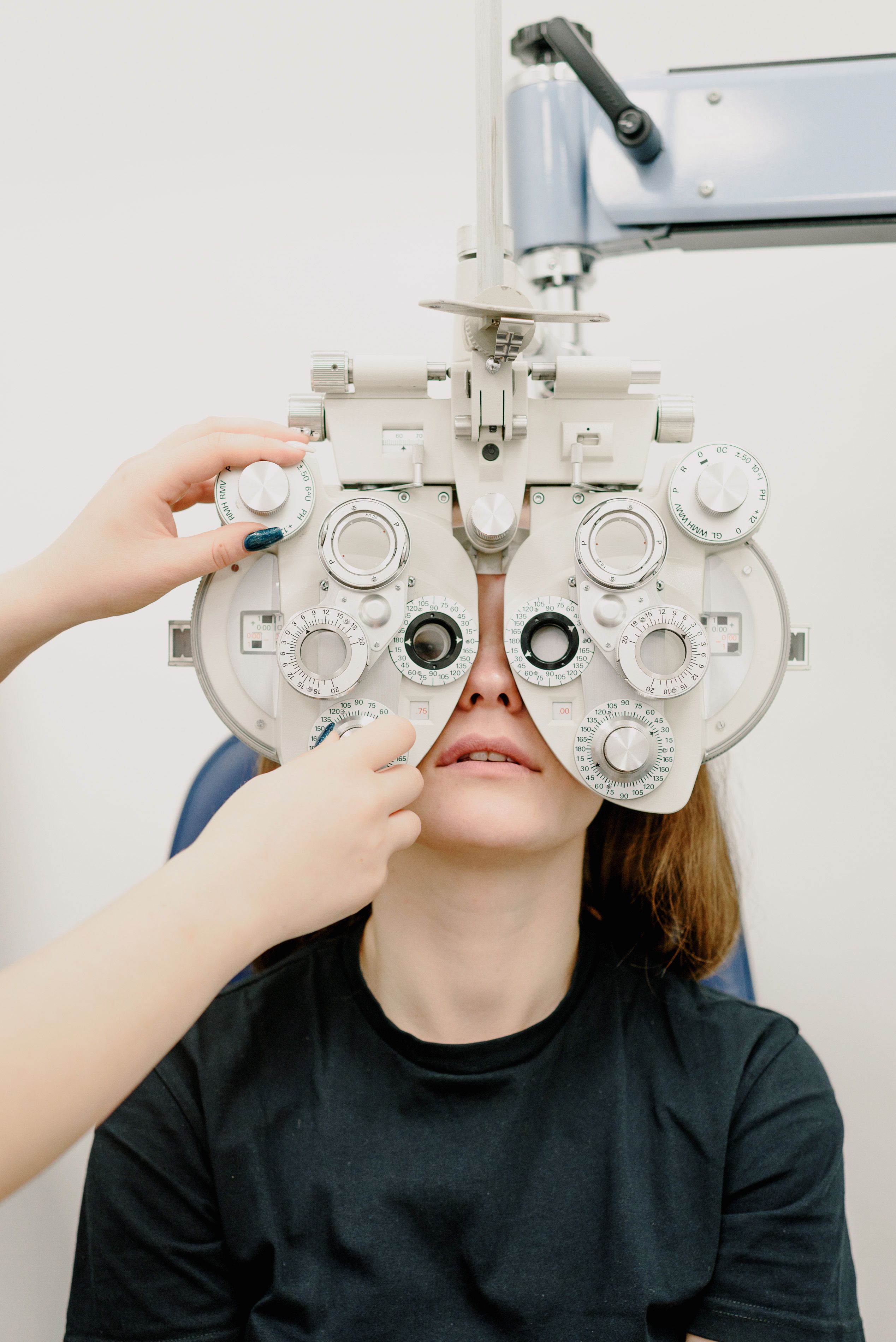 Eye examination using a phoropter